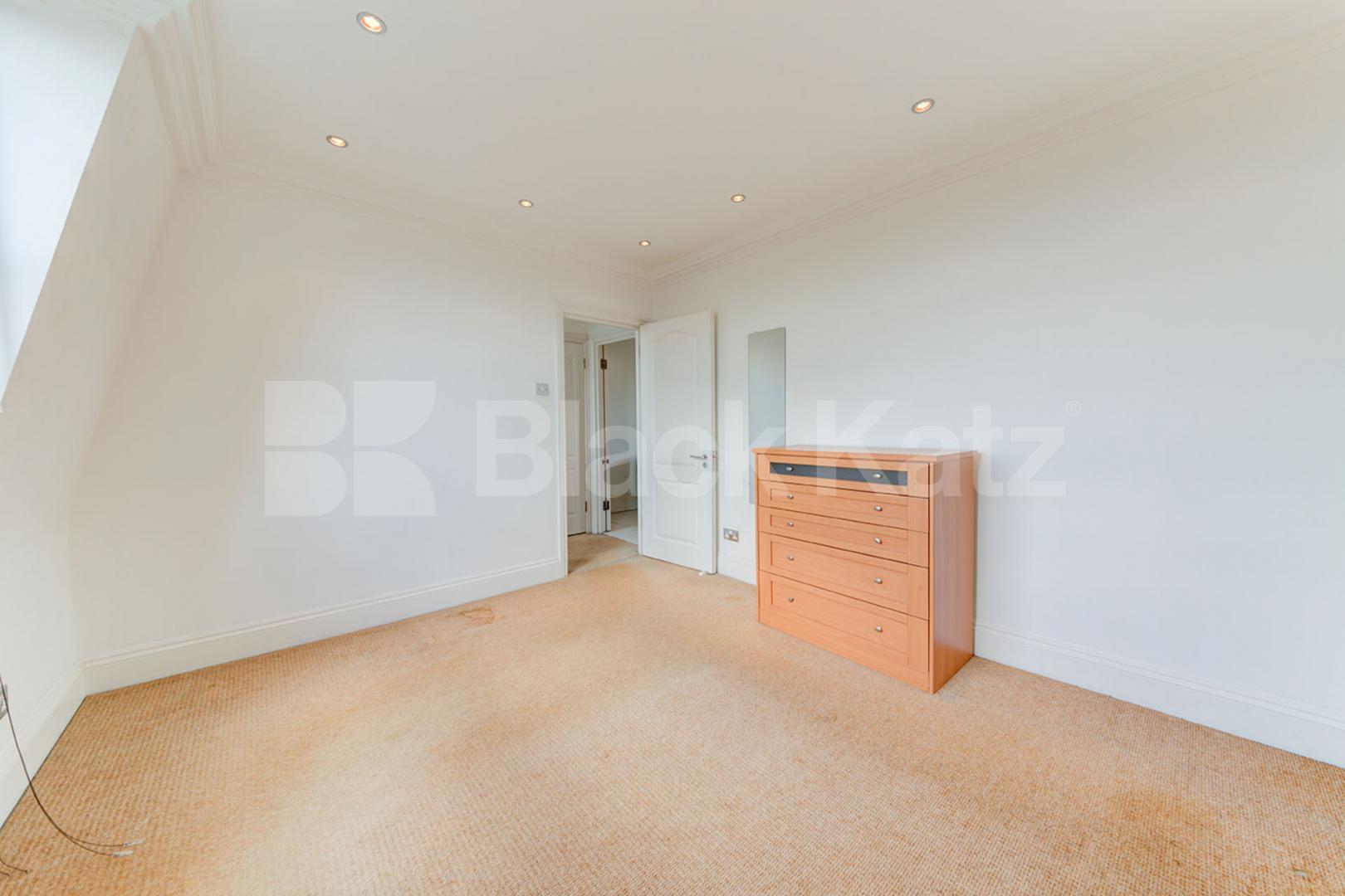 Top Floor 1 bedroom property only a short walk to Upper Holloway Station Tollington Way  , Holloway